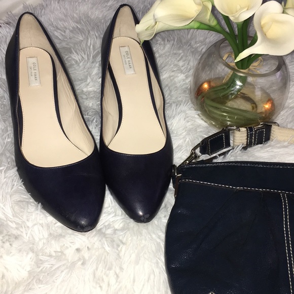 Cole Haan Shoes - Cole Haan navy blue leather pumps